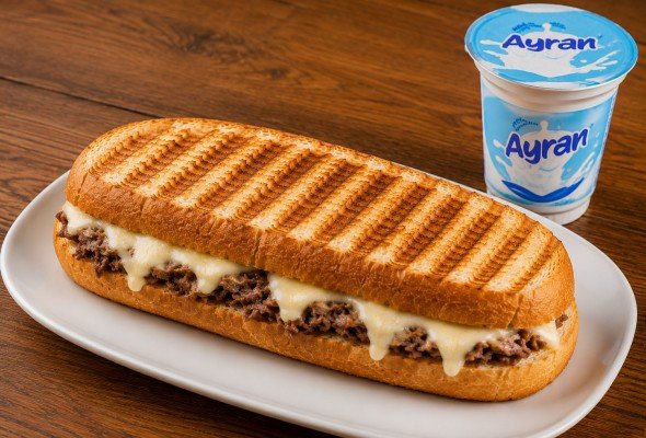 Tam Ekmek Kavurmalı Kaşarlı Tost + Ayran