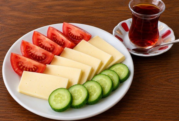 Kaşar Peynir + Domates + Salatalık + Çay