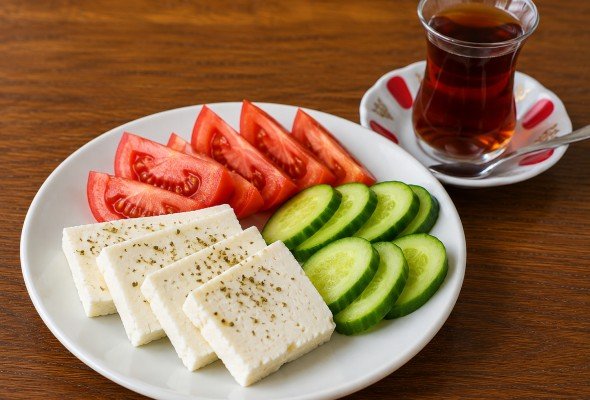 Beyaz Peynir + Domates + Salatalık + Çay